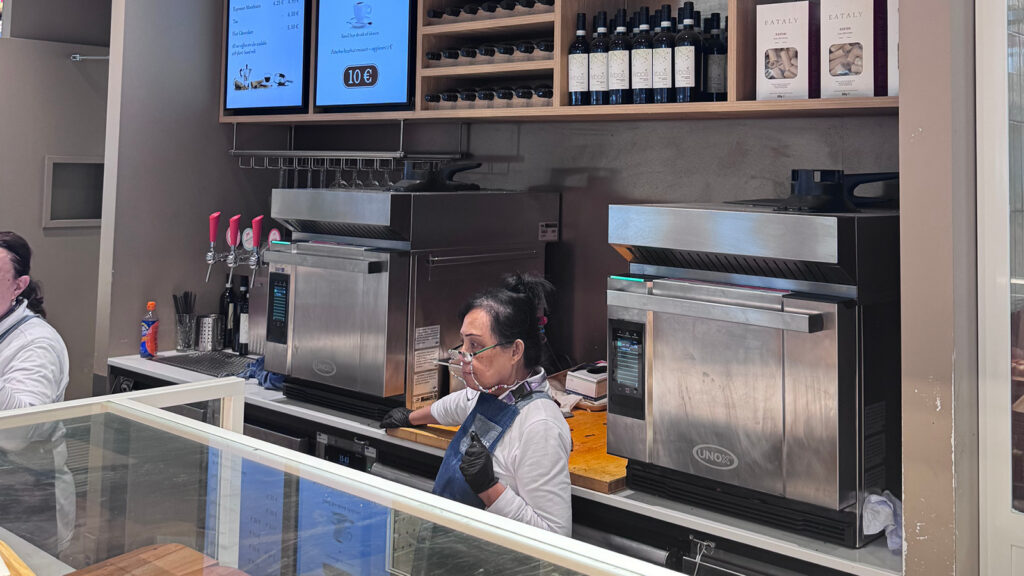 UNOX Speed Pro ovens operating at Eataly Schiphol Airport